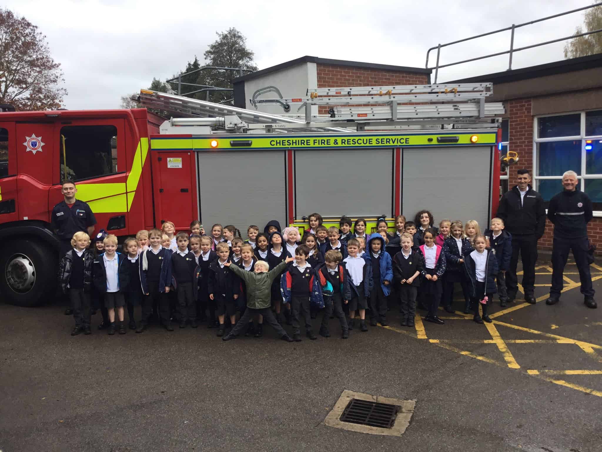 Gorsey Bank pupils stood infront of a Fire Engine